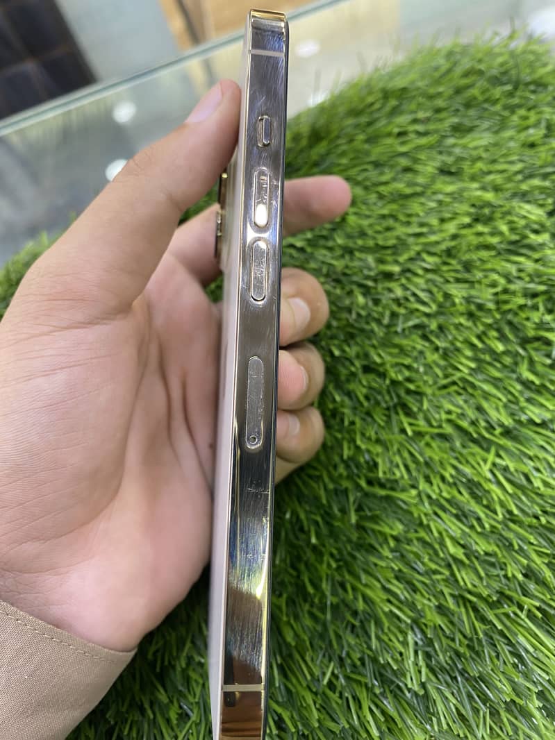 Apple iPhone 13 Pro 4