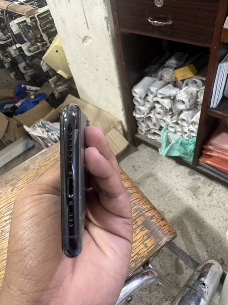 iPhone 11 Pro 1
