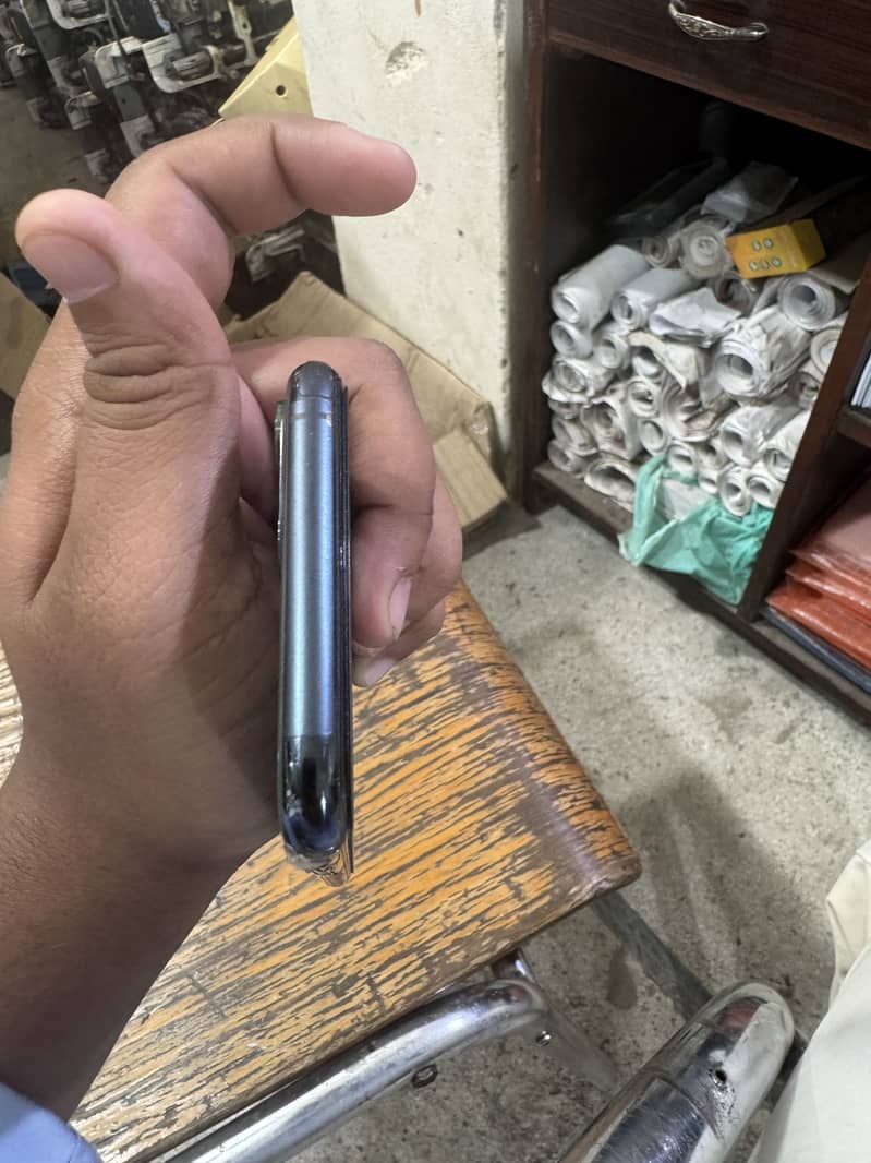 iPhone 11 Pro 3