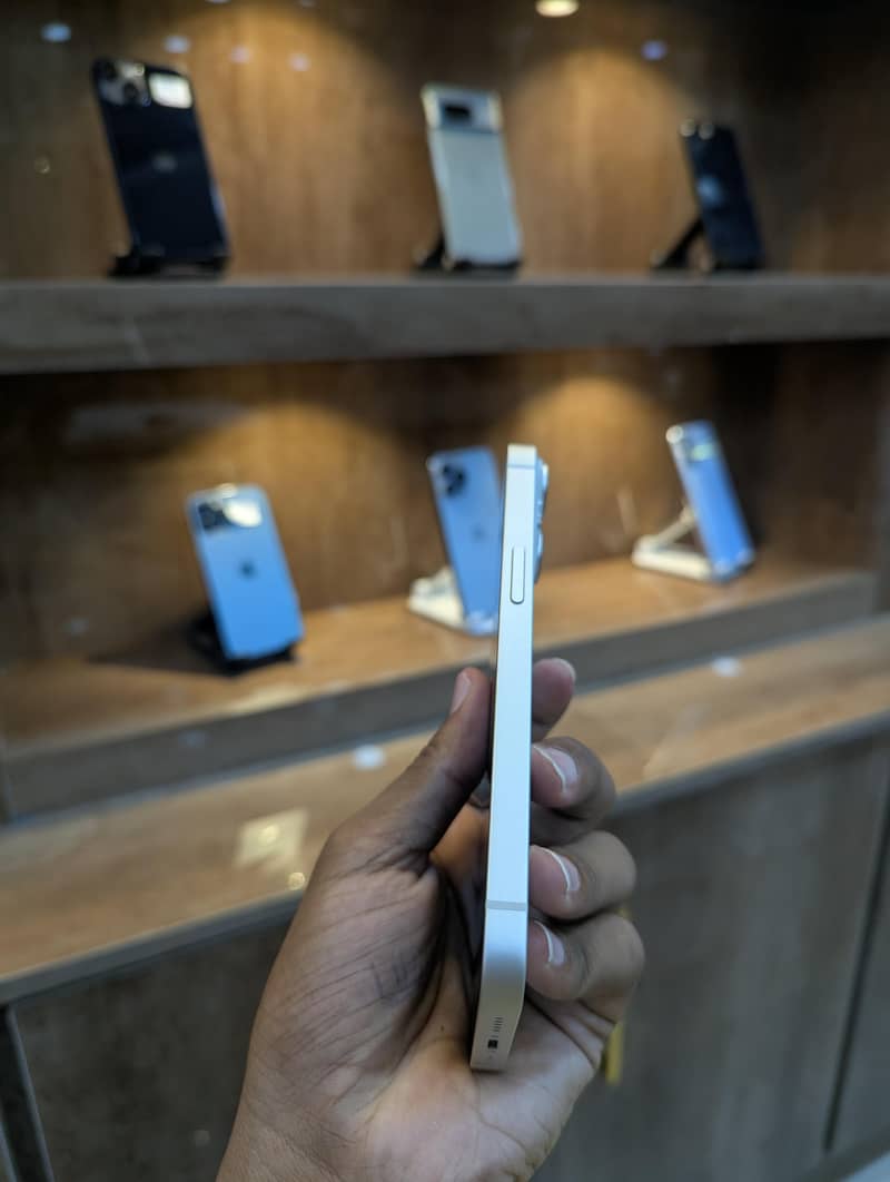 Apple iPhone 14 2