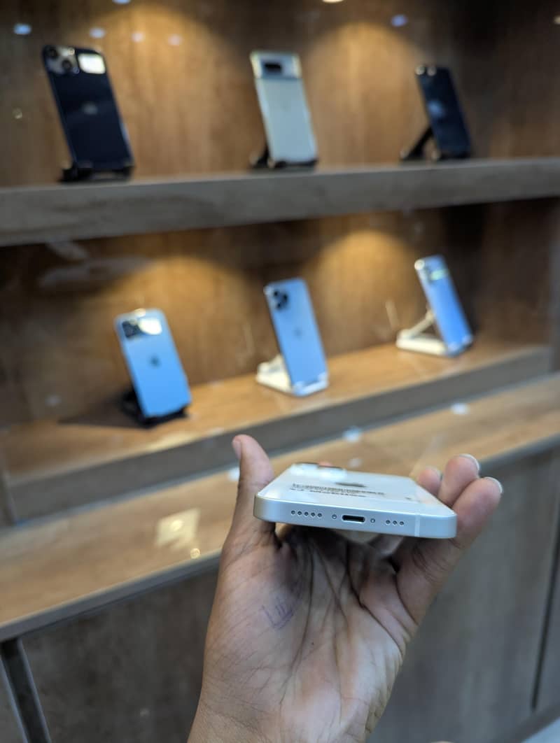 Apple iPhone 14 4