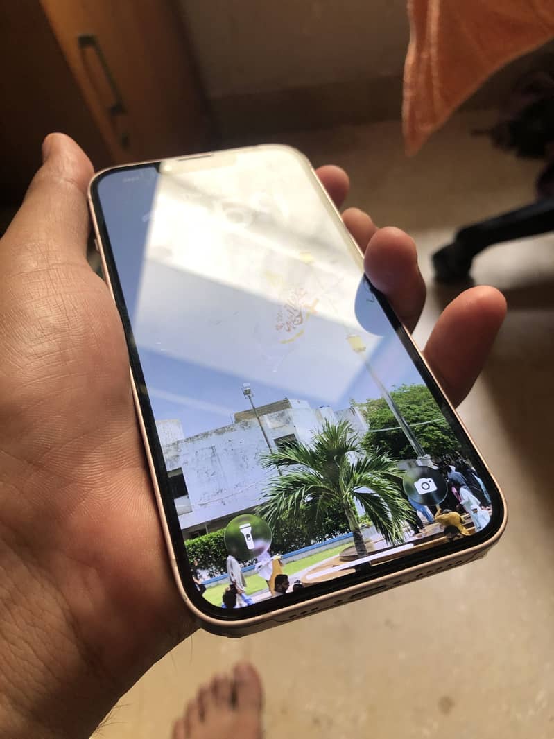 Apple iPhone 13 8