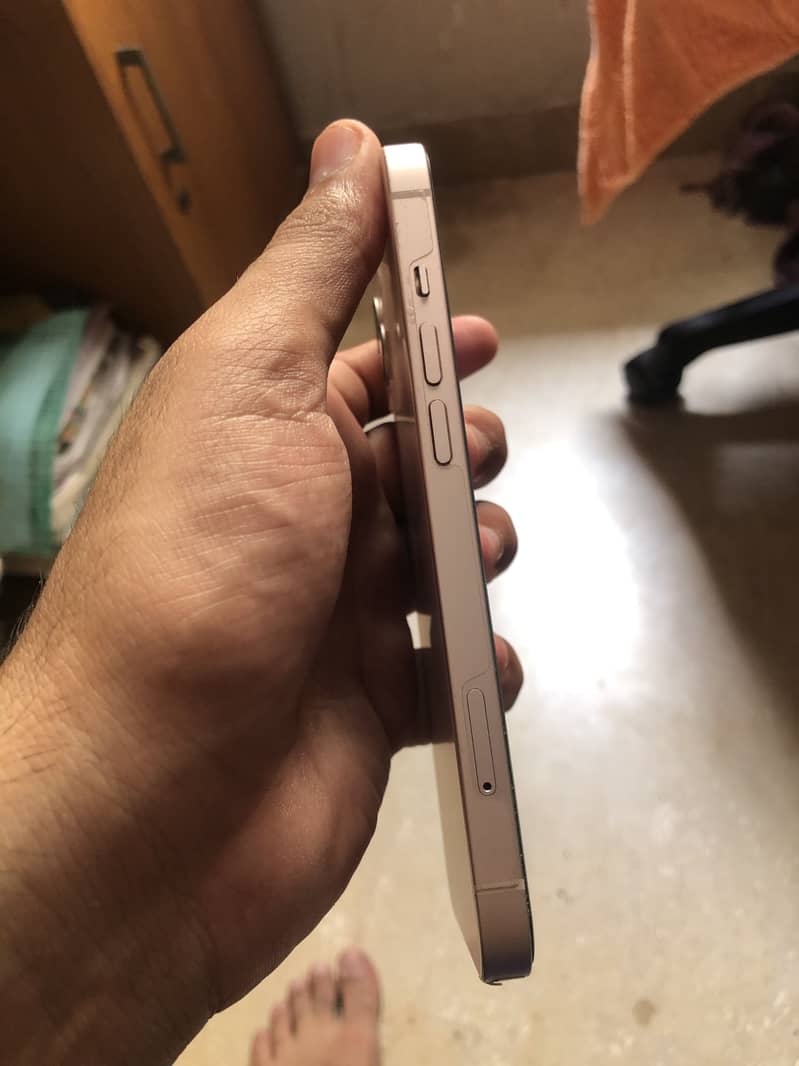 Apple iPhone 13 9