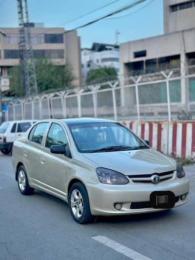 Toyota Platz 1.0 2003 model.
