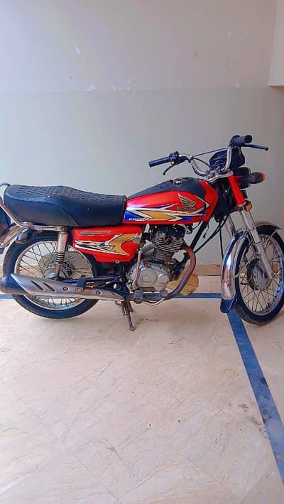 Red honda 125 19b well in driven and well in condition