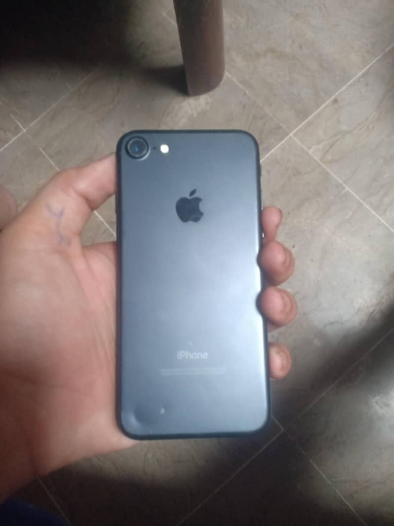 Apple iPhone 7 0