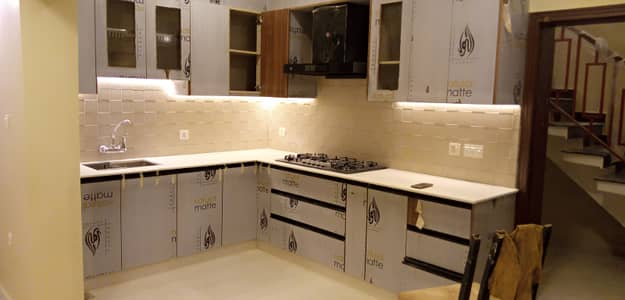 9 Marla New House For Rent In Main Cantt