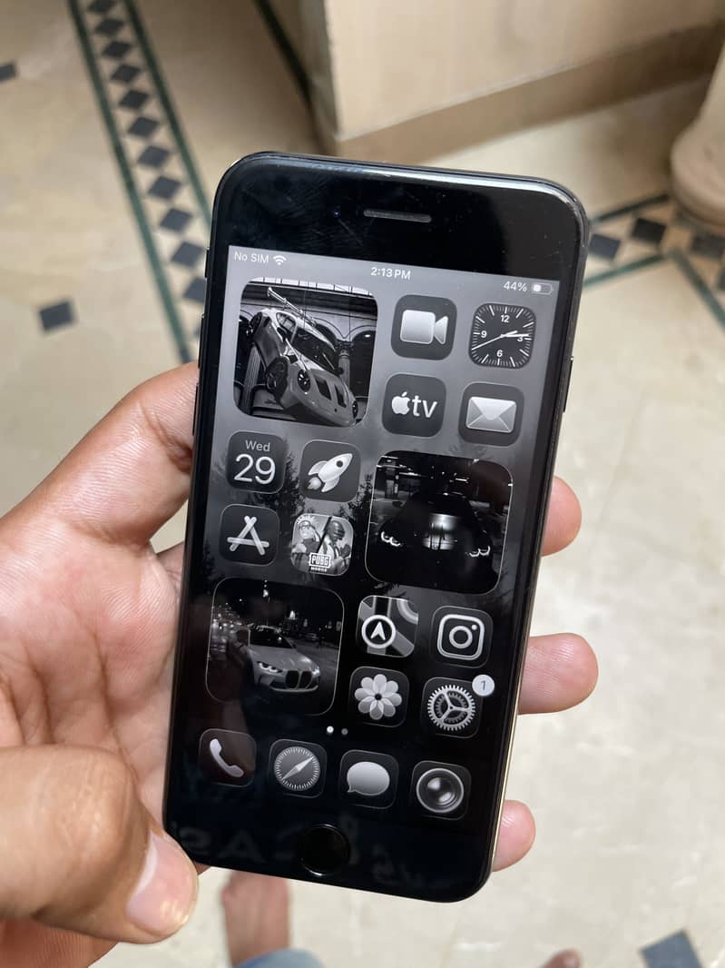 Apple iPhone SE 3rd generation 1
