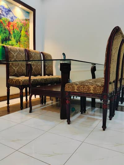 Dining table with 6 Chairs