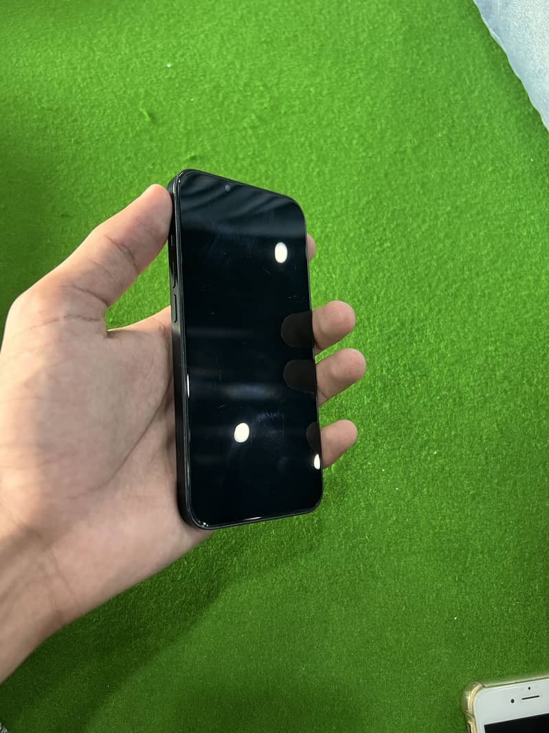 Apple iPhone 13 1