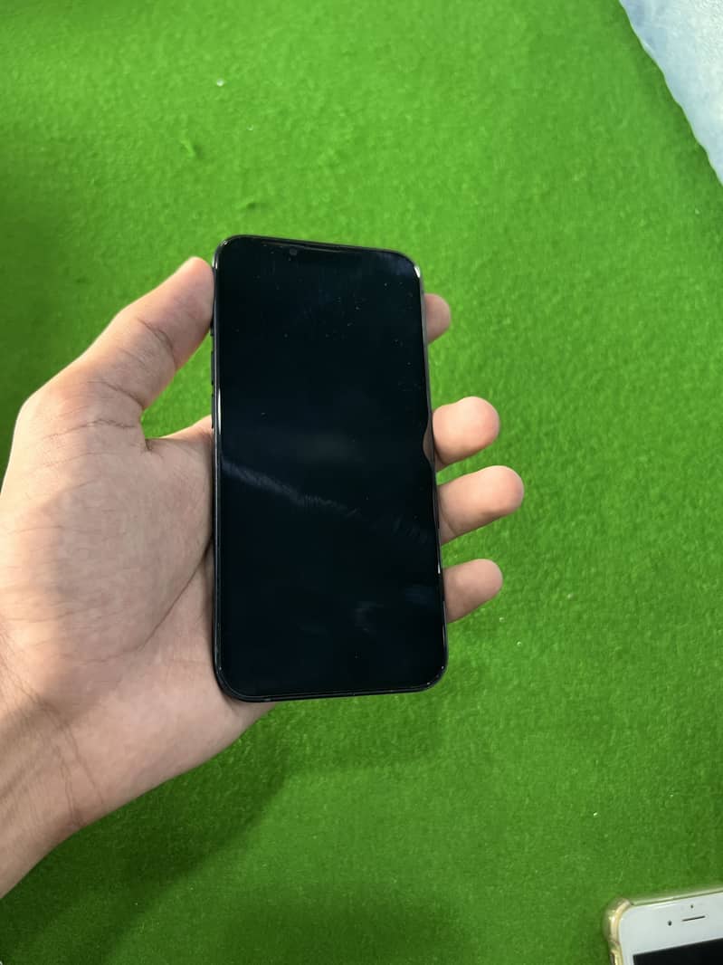 Apple iPhone 13 2