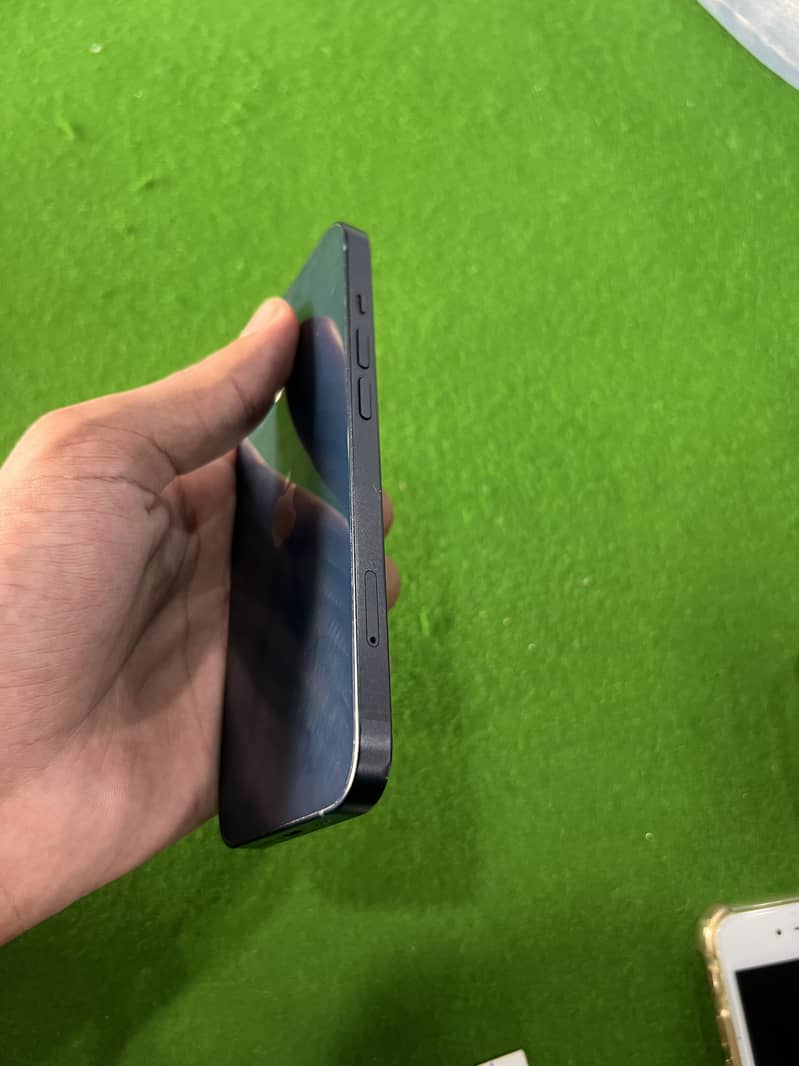Apple iPhone 13 3