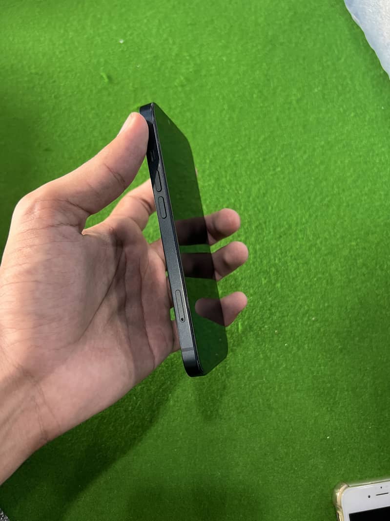 Apple iPhone 13 4