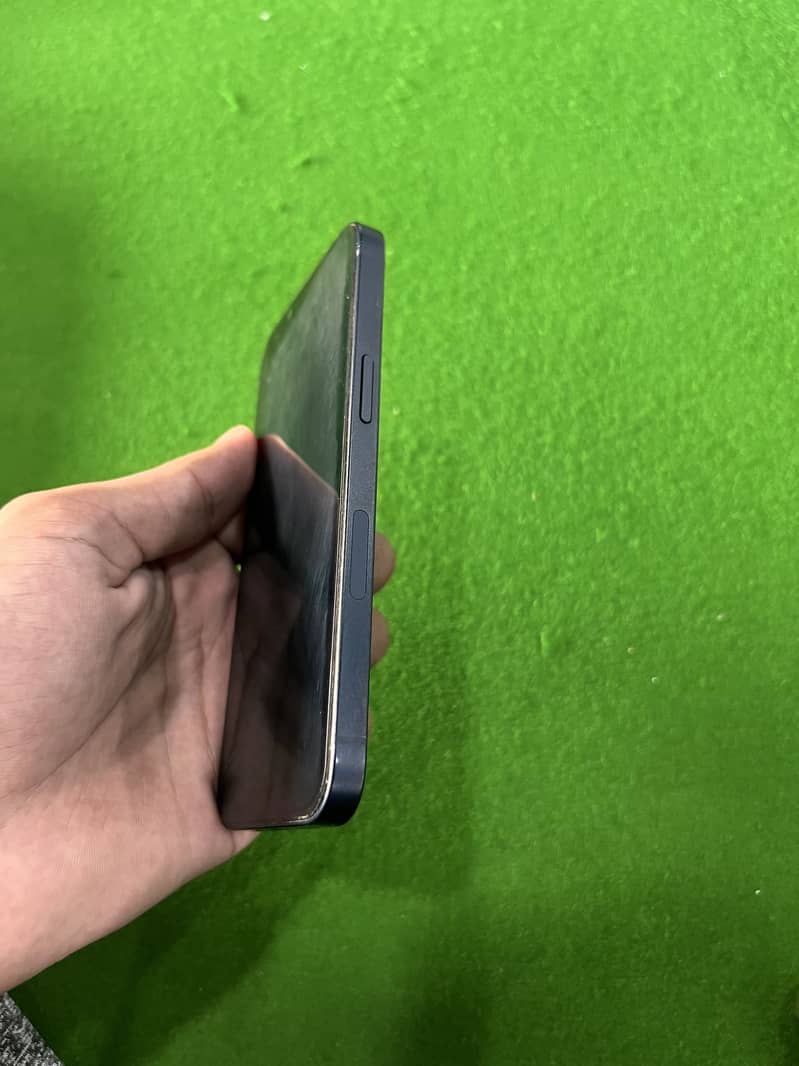 Apple iPhone 13 6