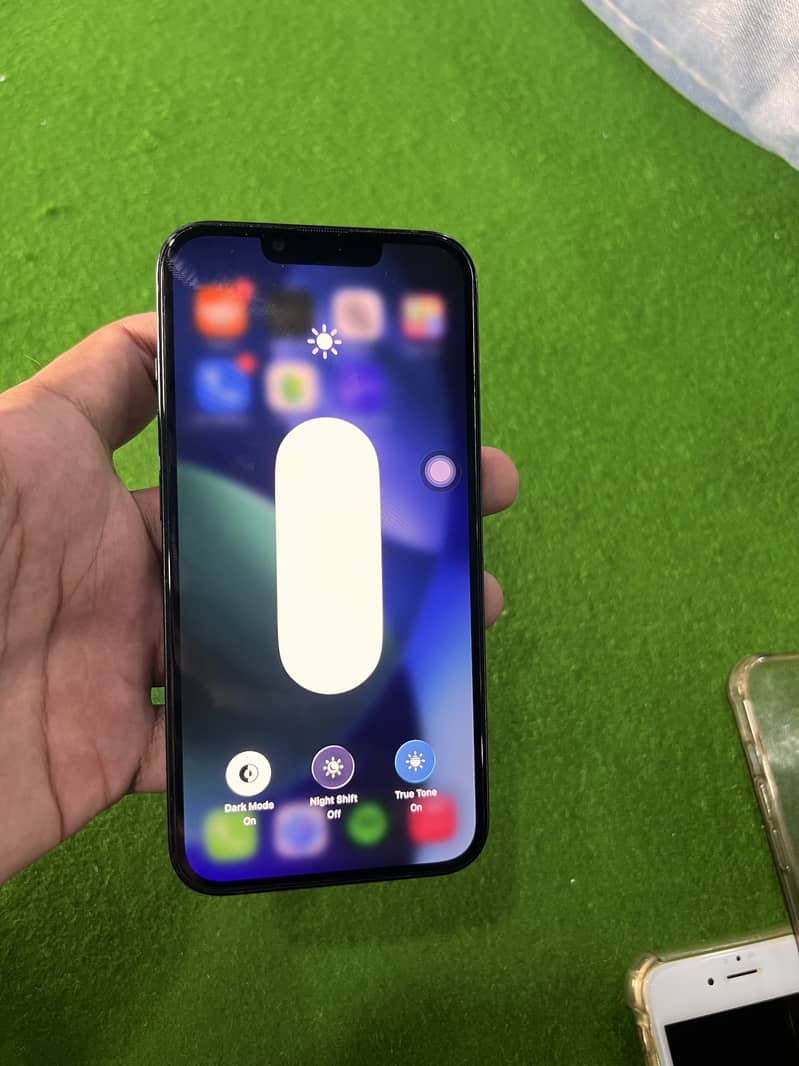 Apple iPhone 13 7