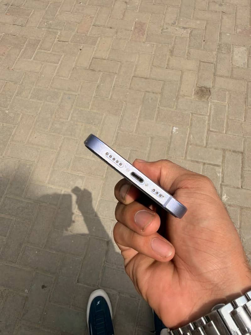 Apple iPhone 12 1