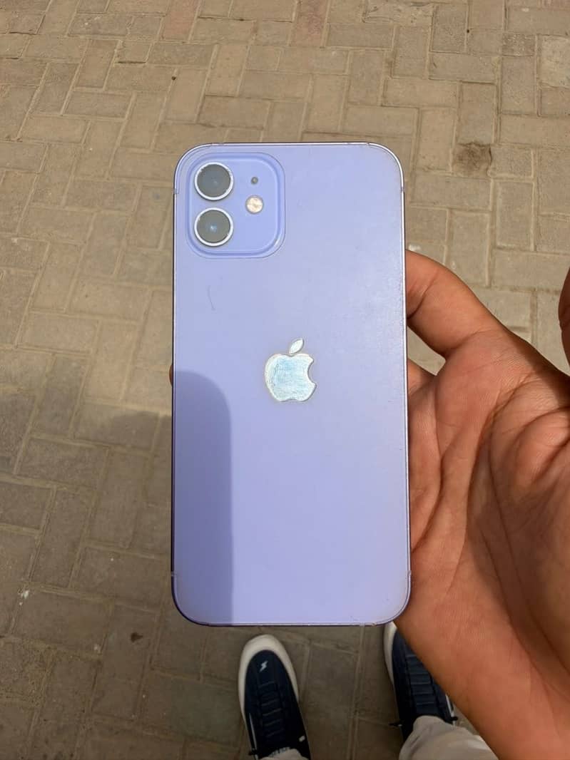 Apple iPhone 12 4
