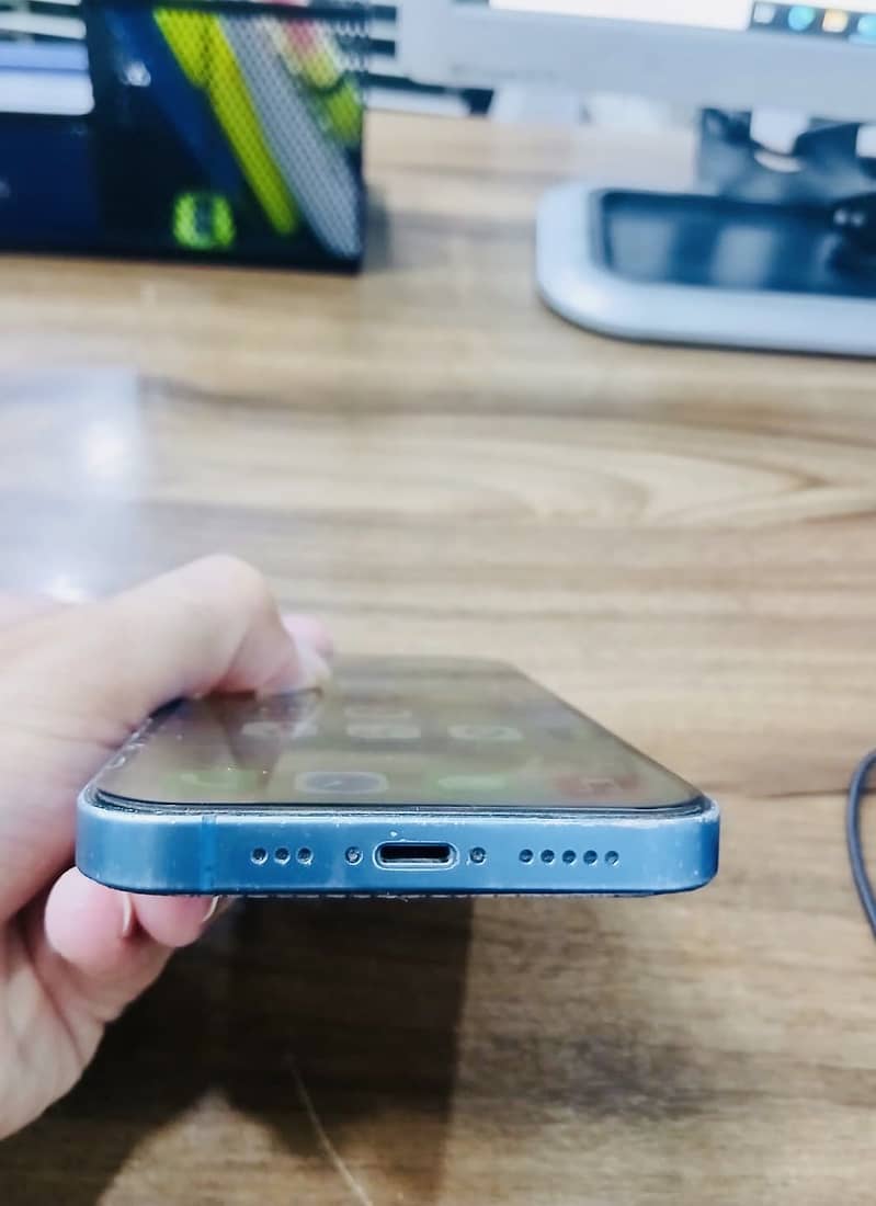 Apple iPhone 13 4