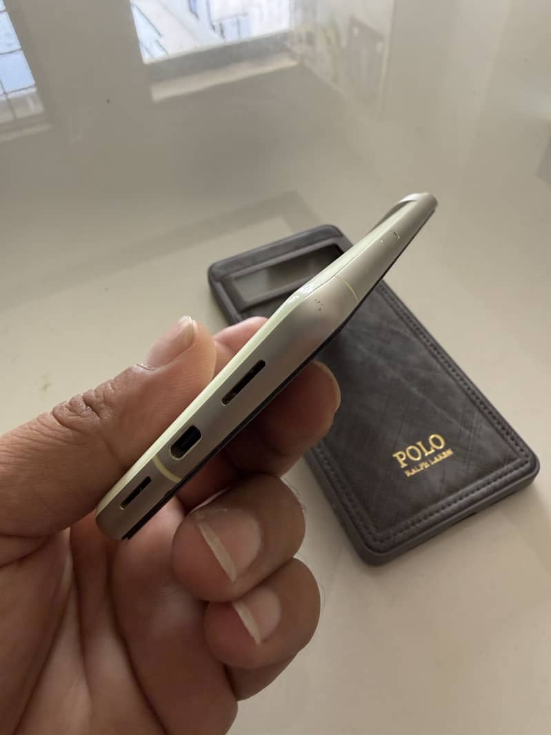 Google Pixel 7 4