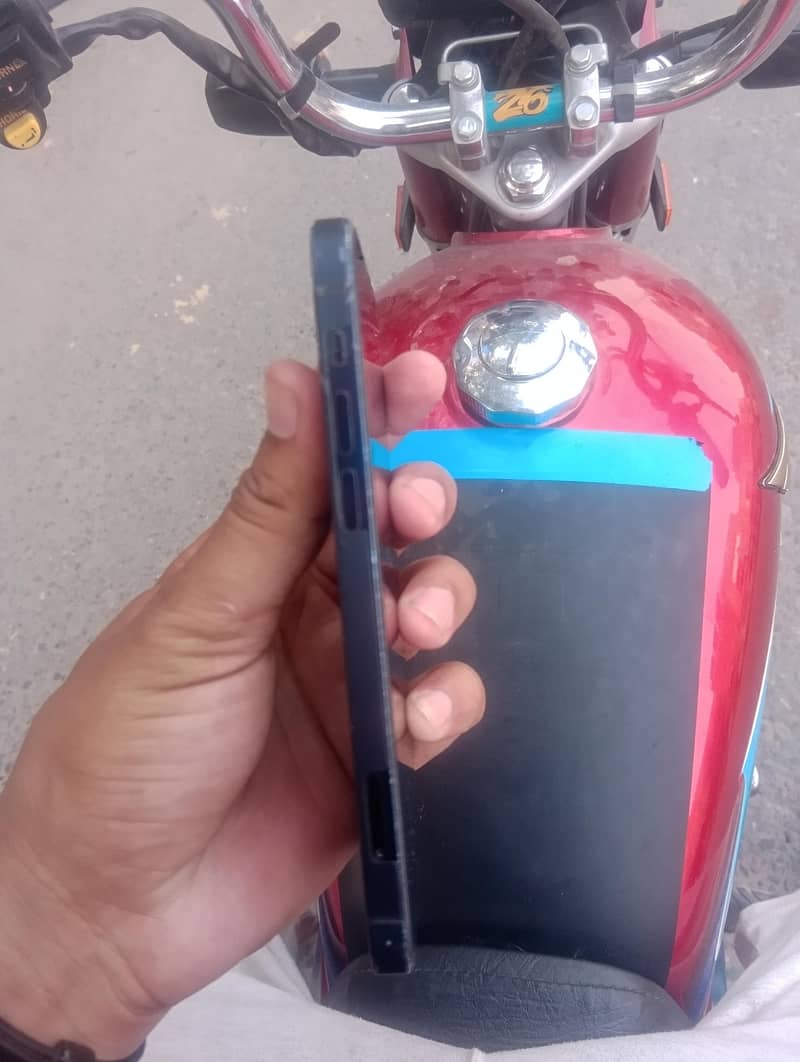 Apple iPhone 12 1