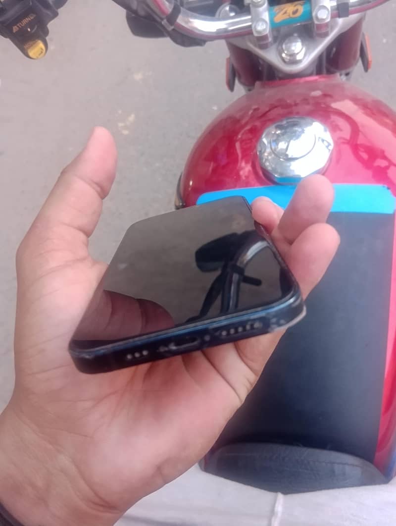 Apple iPhone 12 6