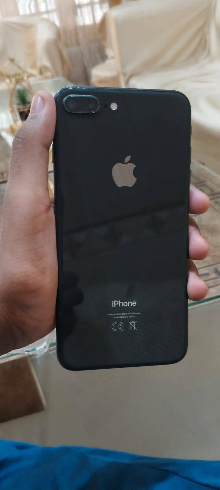 Apple iPhone 8 Plus 0
