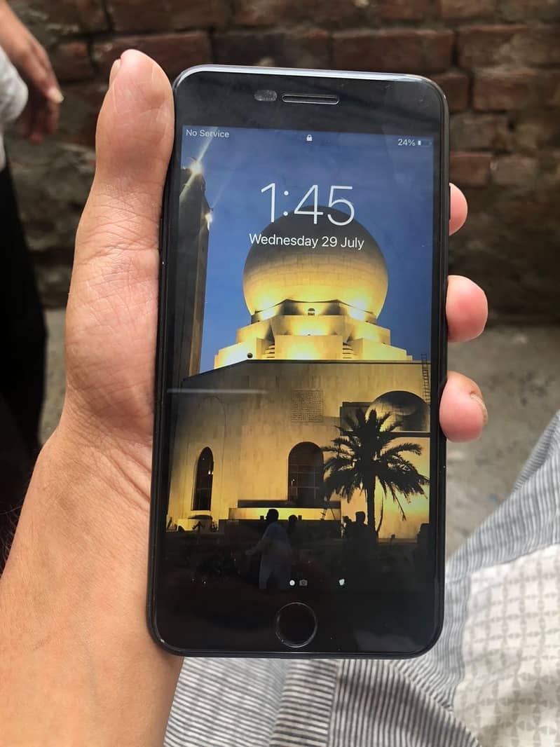 Apple iPhone 7 Plus 1