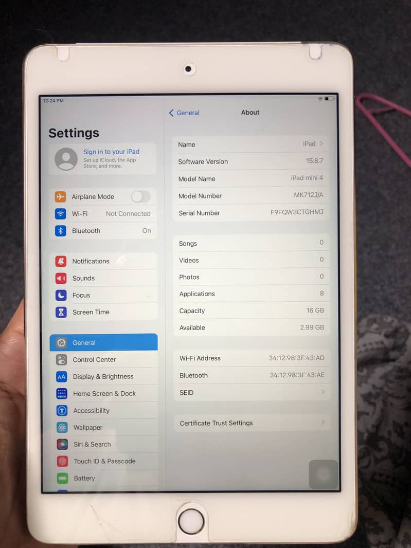 Apple iPad mini 4 6