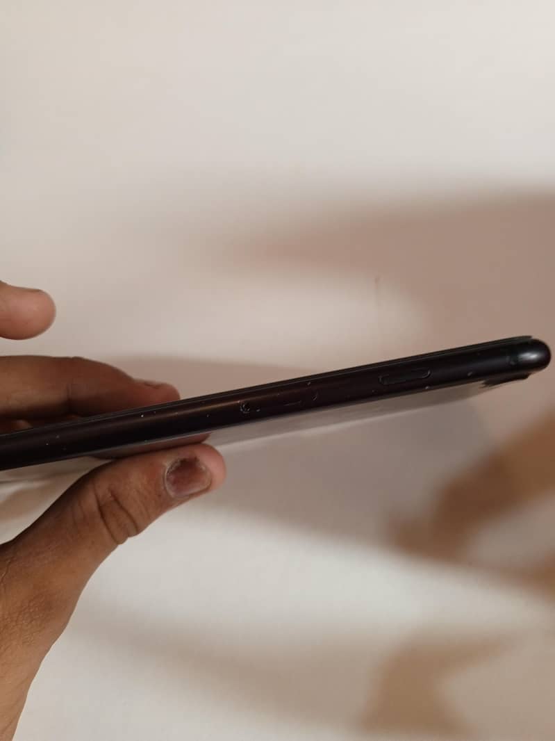 Apple iPhone 7 0