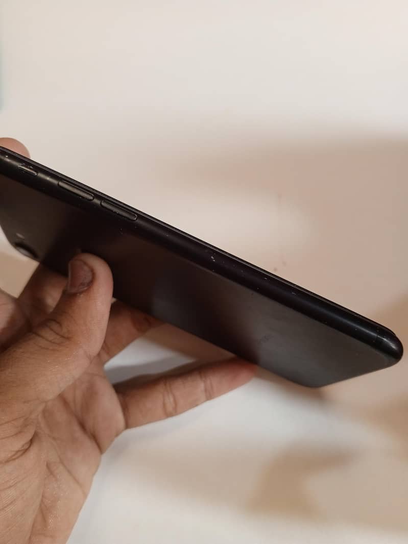 Apple iPhone 7 3