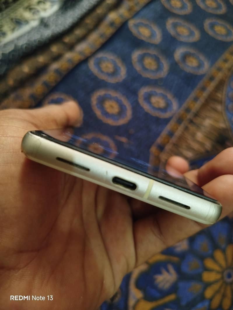 Google Pixel 7 4