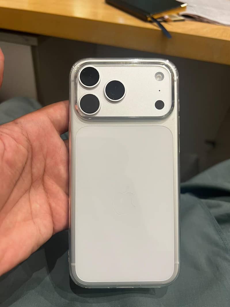 Apple iPhone 17 Pro Max 0