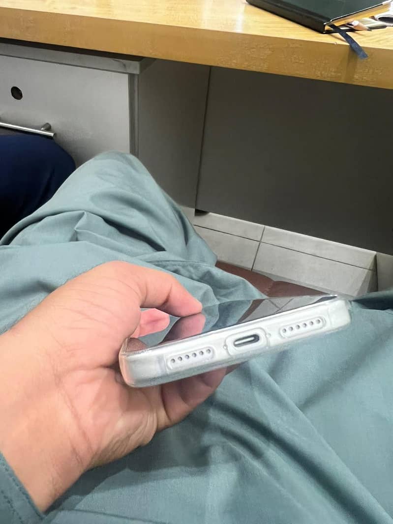 Apple iPhone 17 Pro Max 2