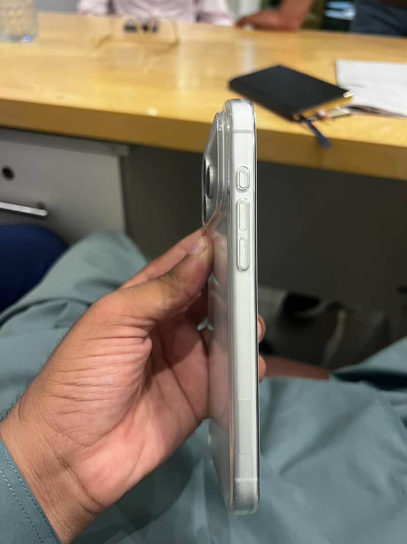 Apple iPhone 17 Pro Max 4
