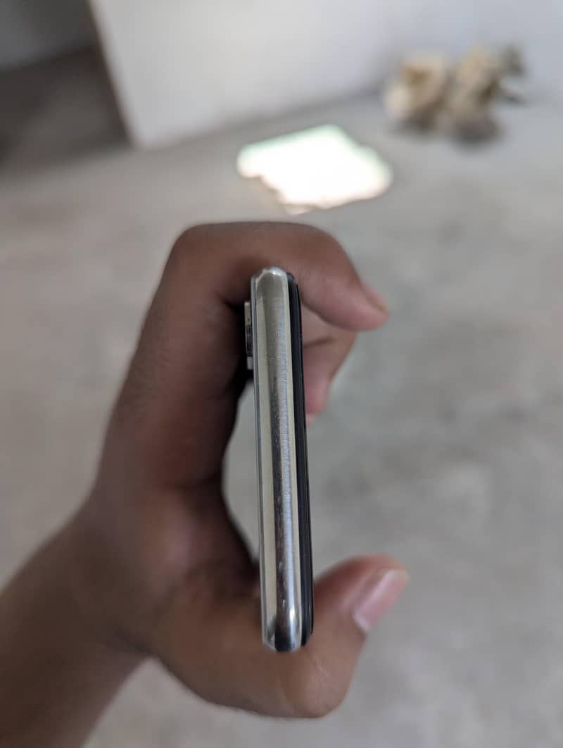 Apple iPhone X 4