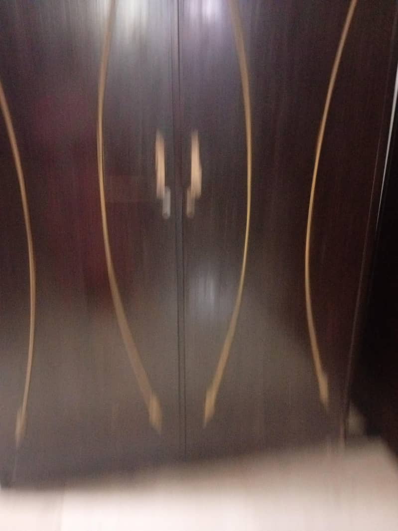 double door wardrobe 0