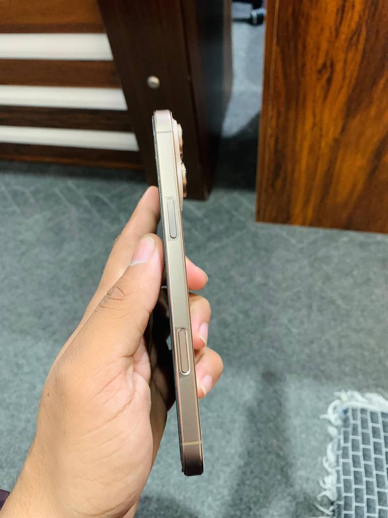 Apple iPhone 16 Pro Max 5