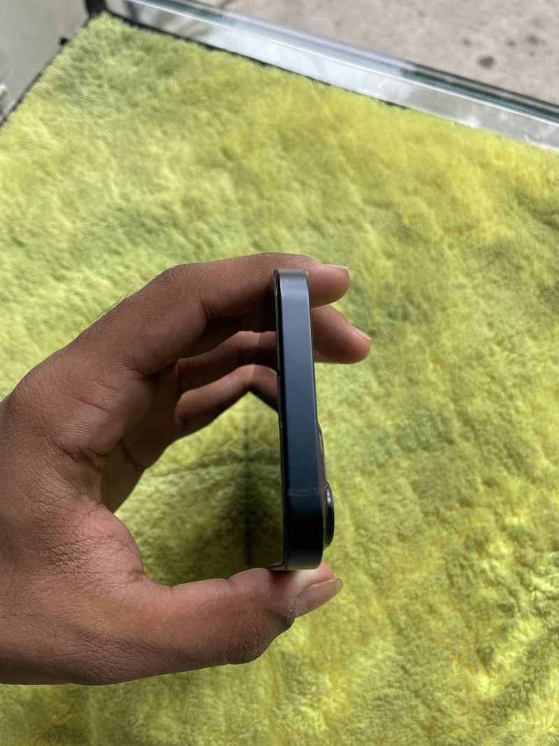 Apple iPhone 13 2