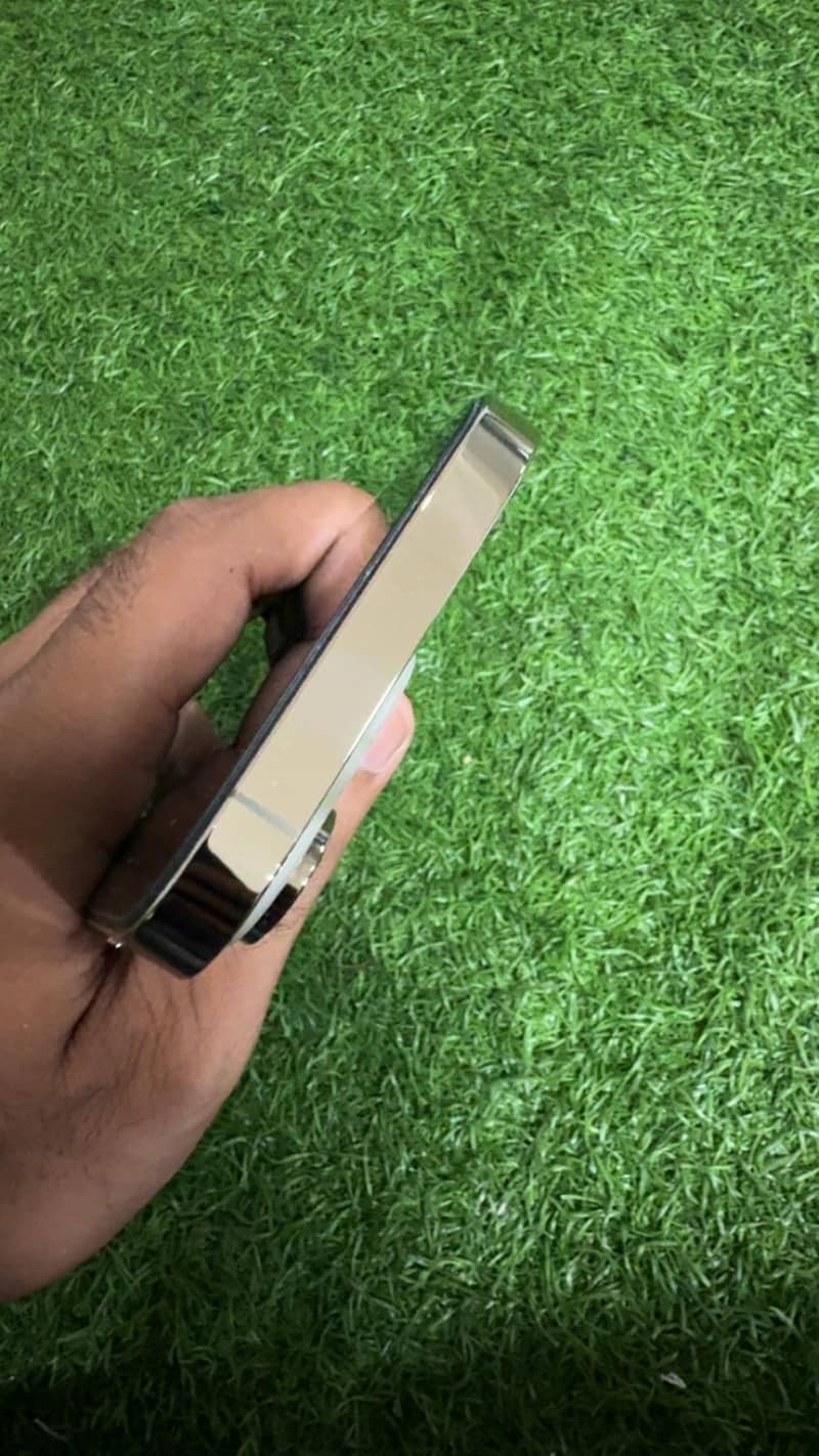 Apple iPhone 14 Pro 4