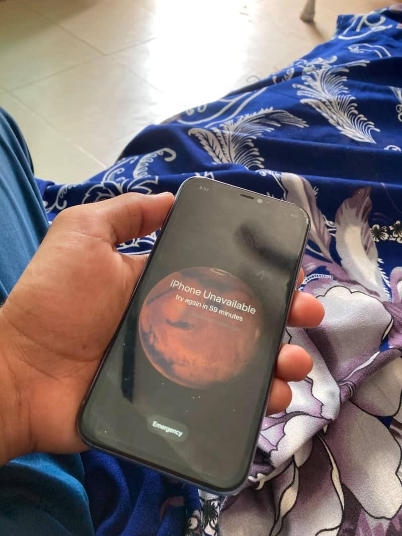 Apple iPhone 11 3