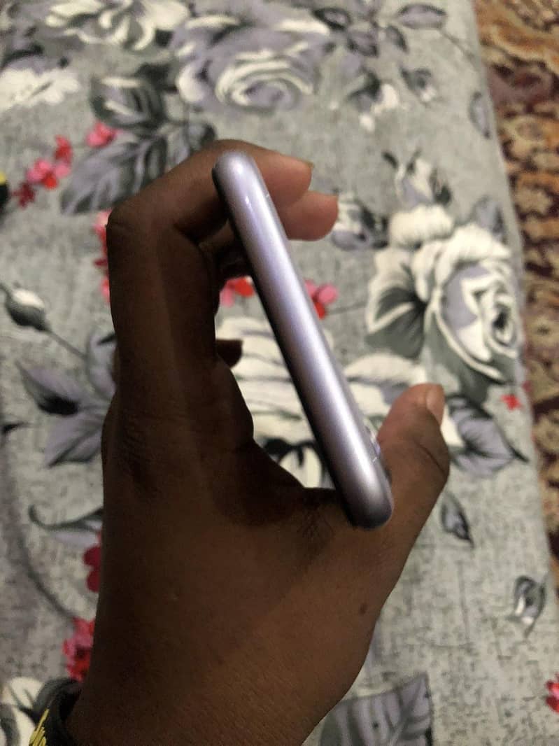 Apple iPhone 11 7