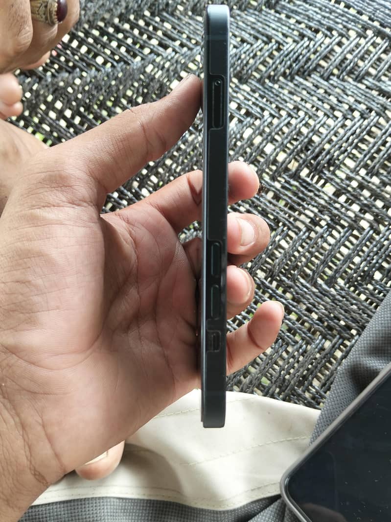Apple iPhone 13 4