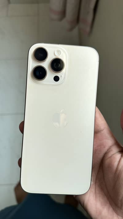 iPhone 16 Pro Max