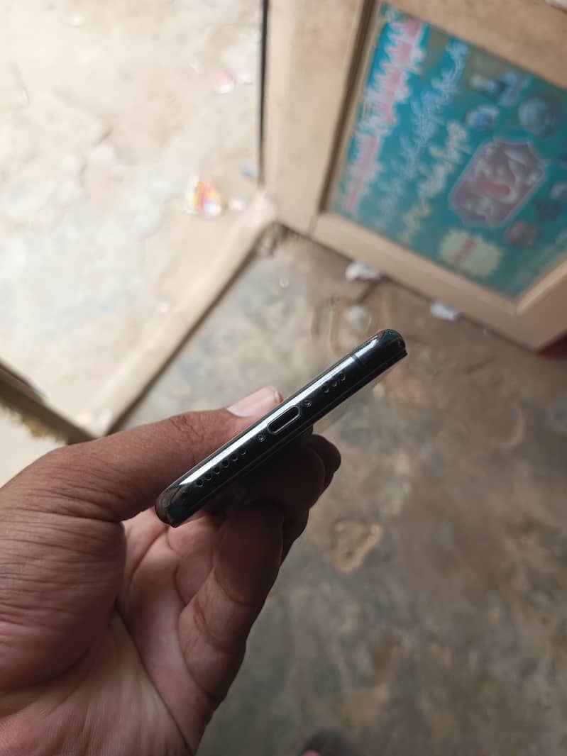 iPhone Xs 3