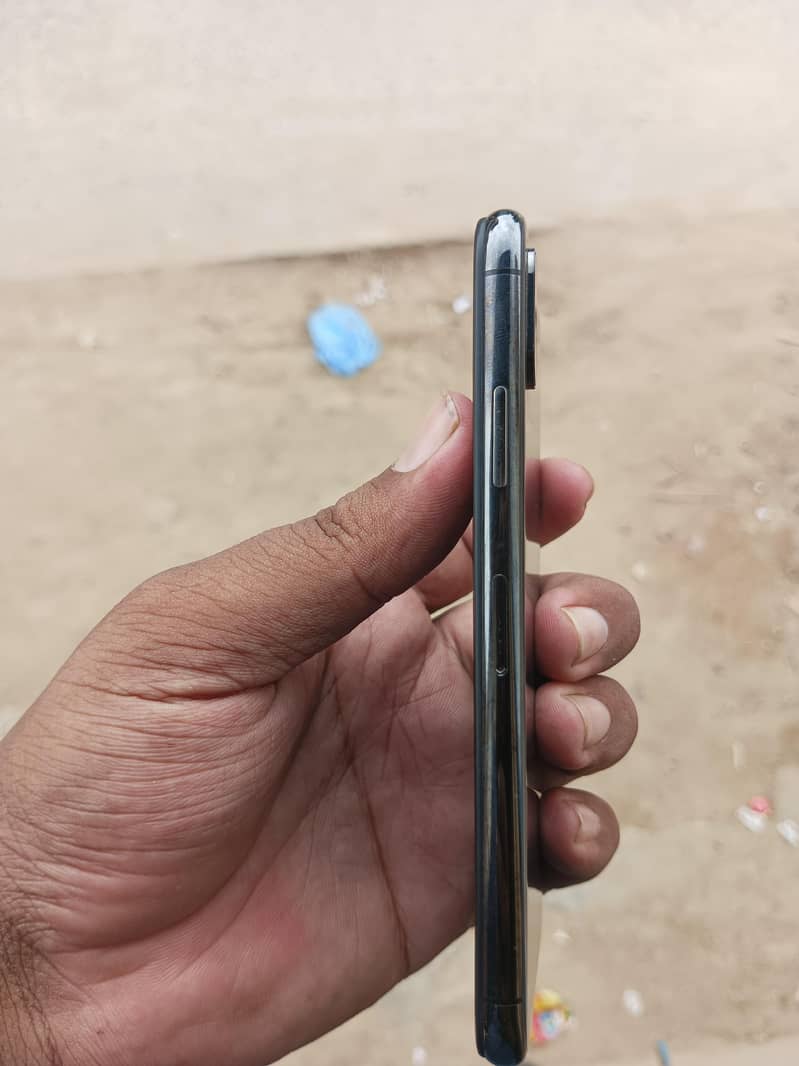 iPhone Xs 5