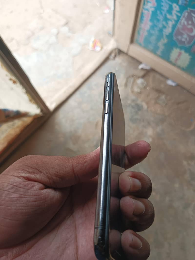 iPhone Xs 6