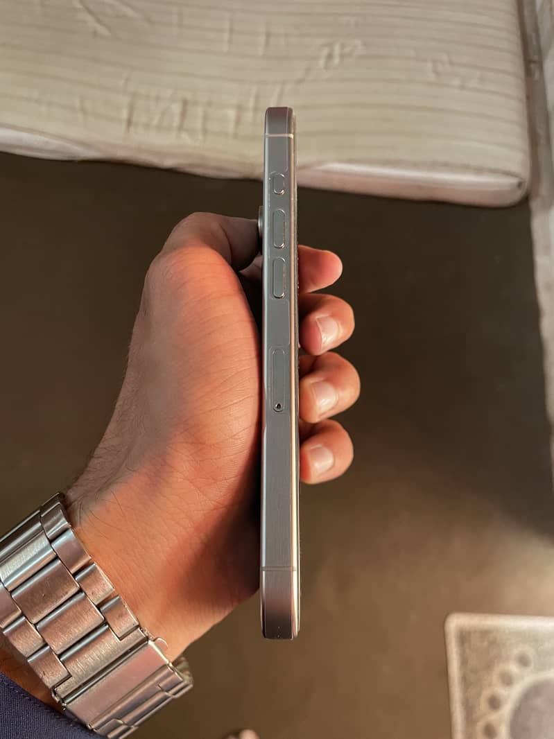 Apple iPhone 15 Pro 2