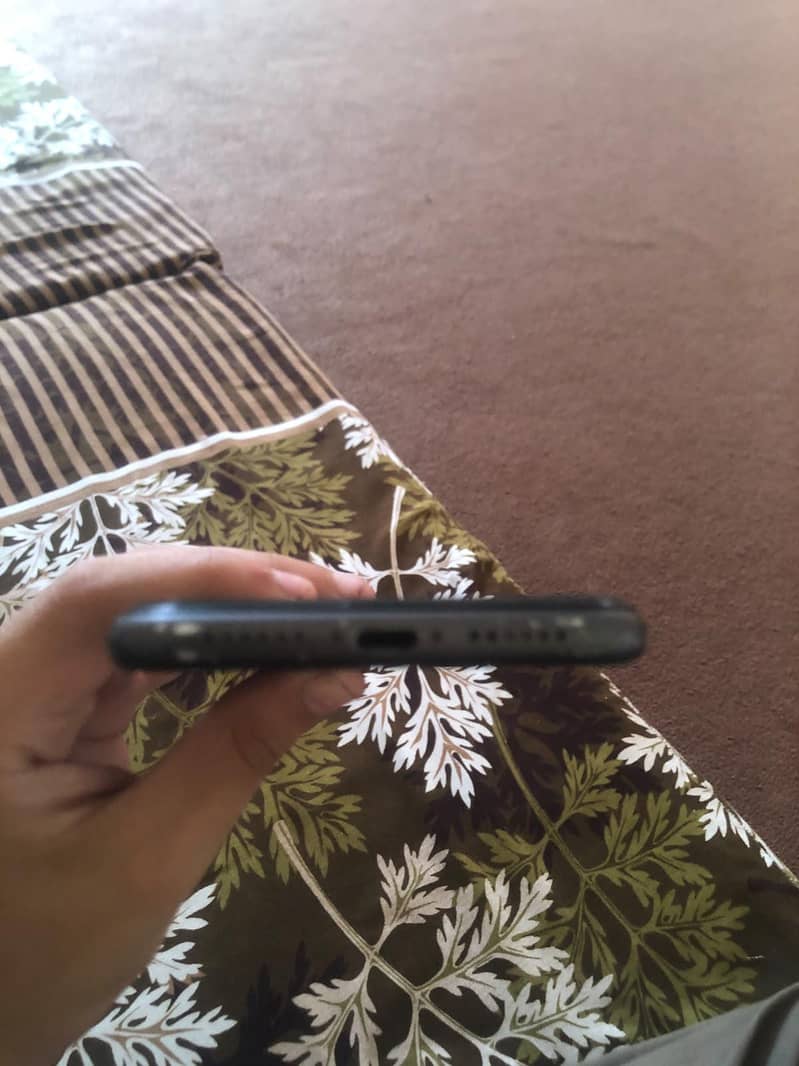 Apple iPhone 11 3