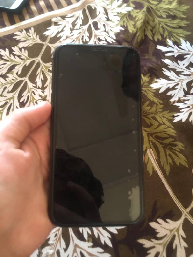 Apple iPhone 11 4
