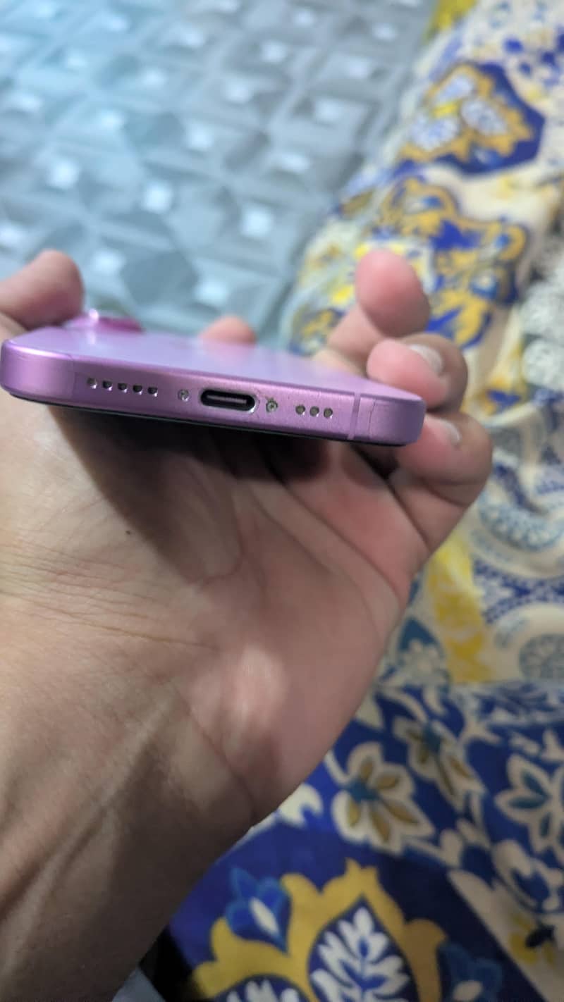 Apple iPhone 16 2